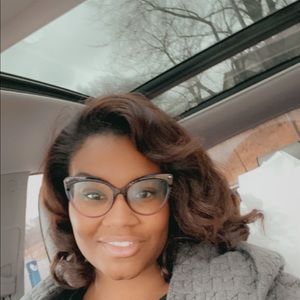 Meet your Posher, Simone